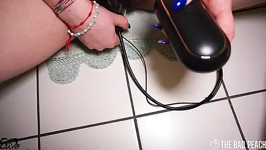 На 9-м месяце беременная девушка пробует свою новую сосалку клитора!