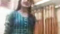 Pure Pakistaanse stiefmoeder toont zichzelf op video