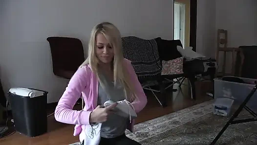 Горячую блондинку, которая любит пожилых мужчин, жестко шпилят