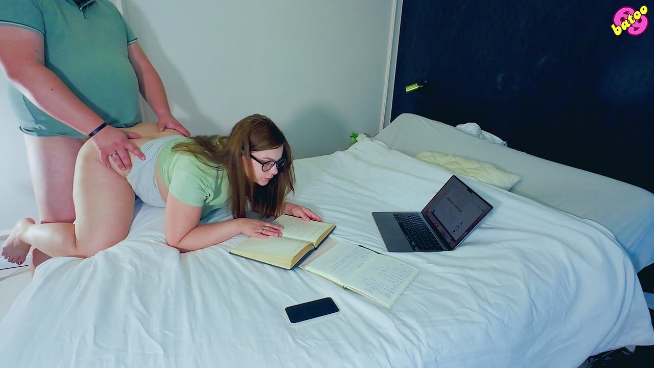 Eu preciso estudar agora, mas você pode usar minha buceta sem uso