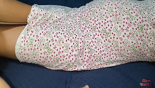 Pertama kali ngentot sama saudara tiriku yang lagi hamil