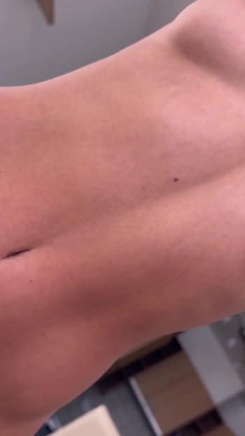 Ibu tiri mesum ini lagi asik muasin memeknya di akhir pekan natal - angelika greys - fantasi keluarga | Klip 3