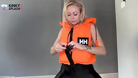 Pengakuan fetish asmr lifejacket dengan legging mengkilap