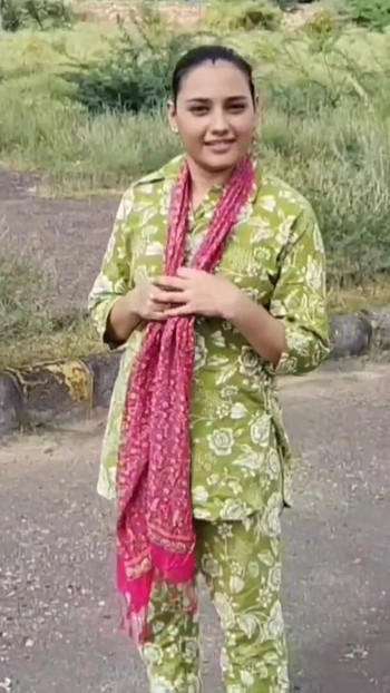 Must-share moment from "Tourist girl left by village boy"