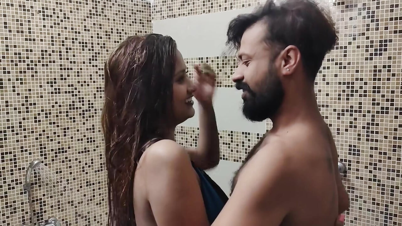 Step Uncle ke sath sex karte hue step brother ne dekh liya