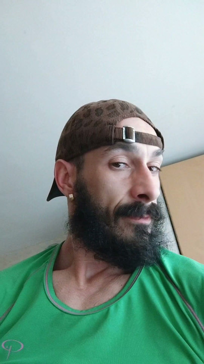 Just a small video in order to know basically how I look like thank you I'm new