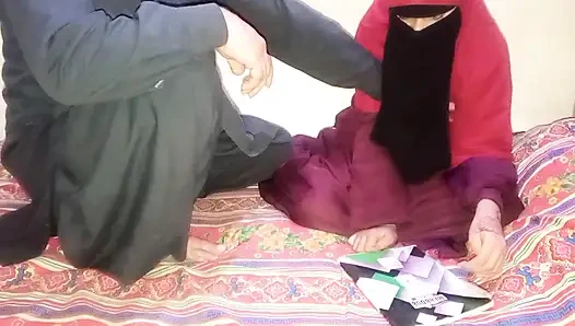 Gadis muslim berhijab sama guru kuliah di kamar