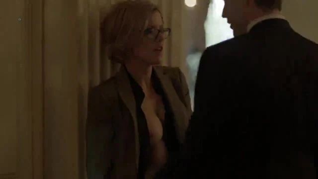 Kathleen Robertson - Boss 02