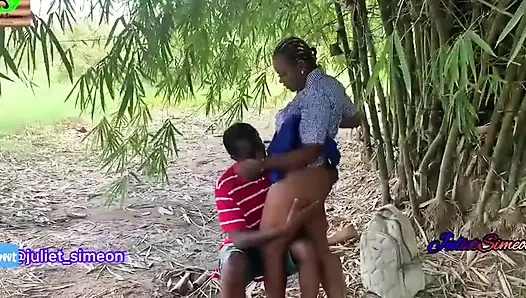 Julietsimeon kız, çalılıkta bir çiftçi tarafından sikildi.