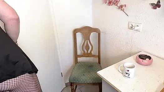 Zigarette, Kaffee und Natursekt zum Frühstück