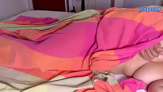 Пара занимается по-настоящему нежным сексом ночью в любительском видео. Кончили внутрь