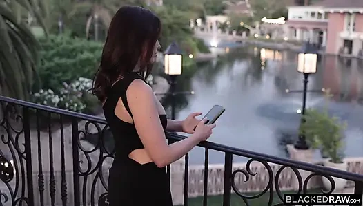Blackedraw en iyi büyük zenci tanrıçası Adriana Chechik iki canavar yarakla sikiliyor