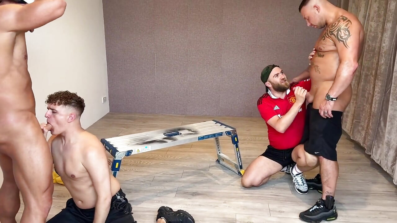 Gay Lads Suck 2 Big Straight Cocks!