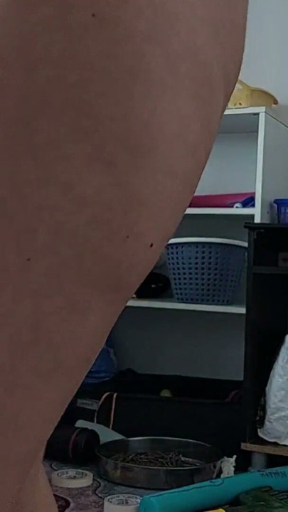 Yaramaz seksi milf çıplak kıyafetler deniyor. Latin tüylü am yatakta kıyafet deniyor. | Bölüm 2
