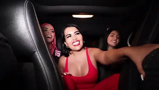 Meine Freunde und ich haben ein Uber bestellt und sie mit Brüsten und Sexproben bezahlt