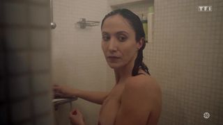 Fabienne karaat naakt onder de douche