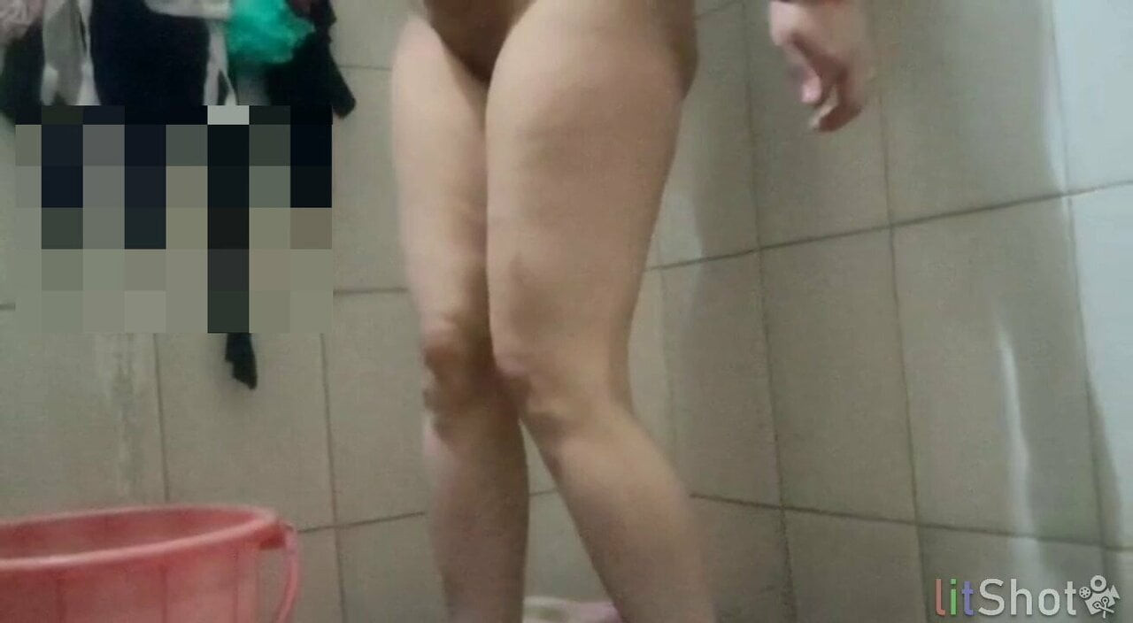Bath with girlfriend