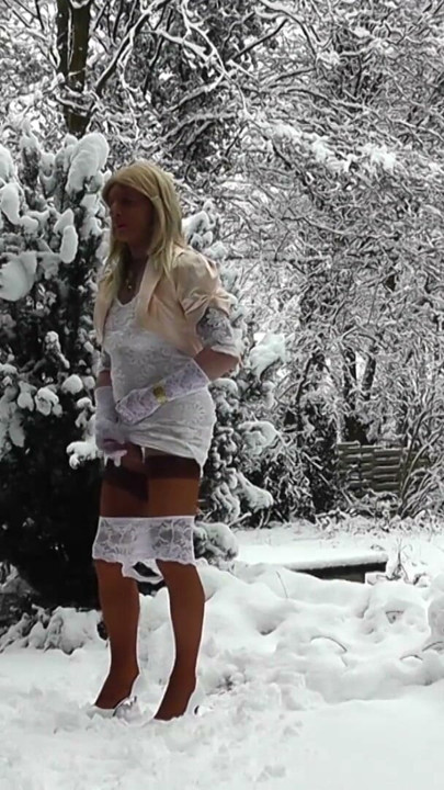 Merry Christmas! - cumshot in a winter wonderworld | Clip 1