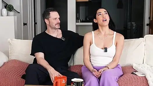 Schöner latina-pornostar chloe Amour Twerking auf Tom Games Podcast