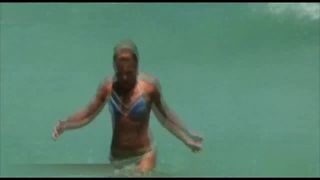 Kelly Ripa in een blauwe bikini