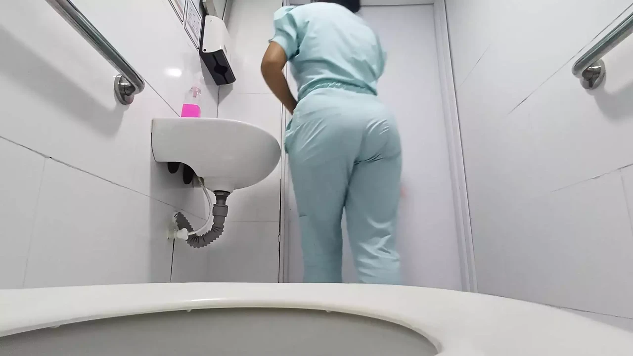公共浴室记录护士