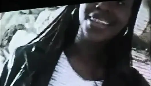 Черно-белая киска, лизание киски, трах, поцелуи в саду