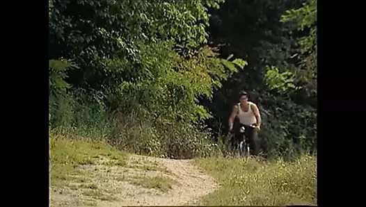 Великолепные военные шлюшки принимают член!