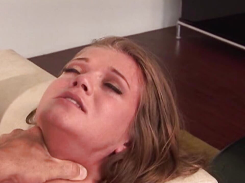 거대한 자지로 섹스하고 사정하는 Lee Stone 핫한 후장 딥 섹스