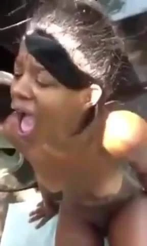 Home D20 - all on her face