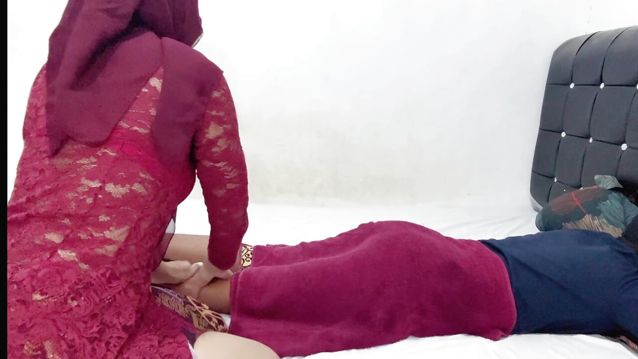 Red Kebaya Girl's Vitality Massage