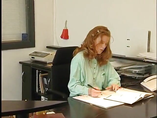 Interview met roodharige secretaresse