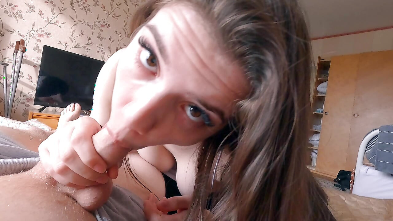 Stepsiblings wanted to have quick fuck, but stepmother came home early..