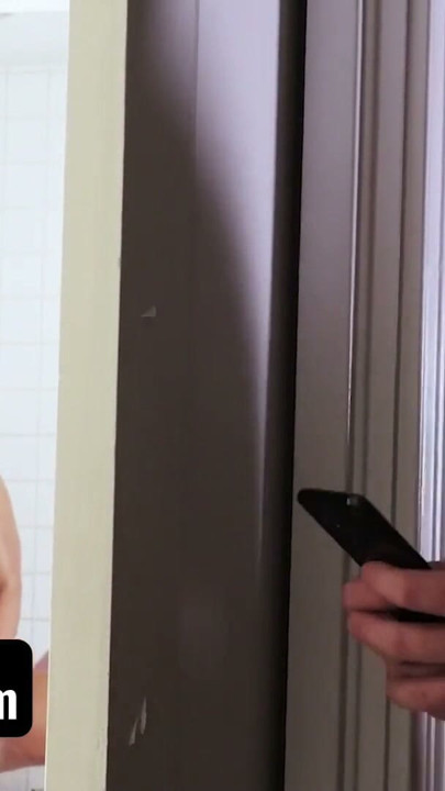 Sislovesme - üvey erkek kardeş ateşli üvey kız kardeş anal dildoyla mastürbasyon yapmaya cesaret etti ve götünü sikiyor | Klip 1