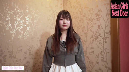 Cute Amateur Girl Arrives in Mini Skirt Even in Winter, Soft Charm and Playful Allure Steal Attention Instantly