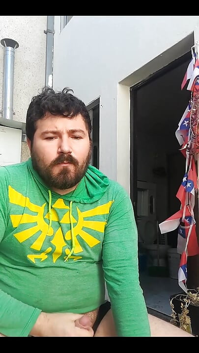 Masturbándose afuera