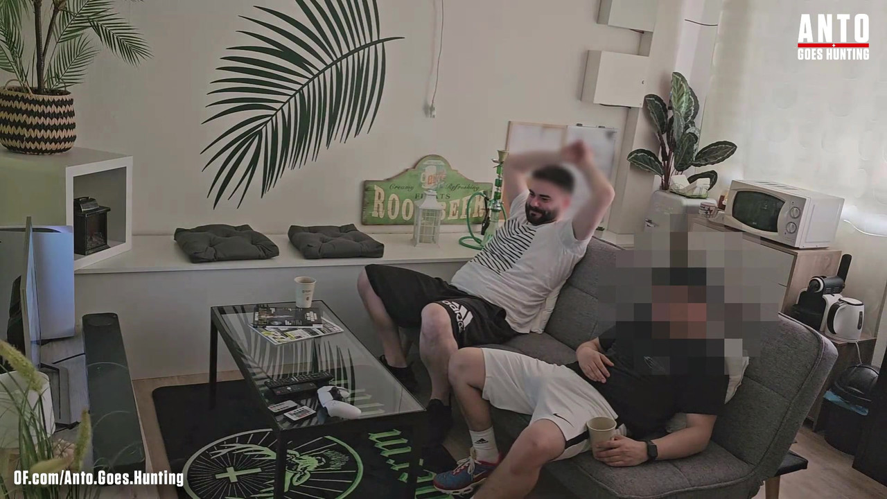 我的直男朋友“chris”（他以前发现我在撸管）上一次问我，并给我惊喜