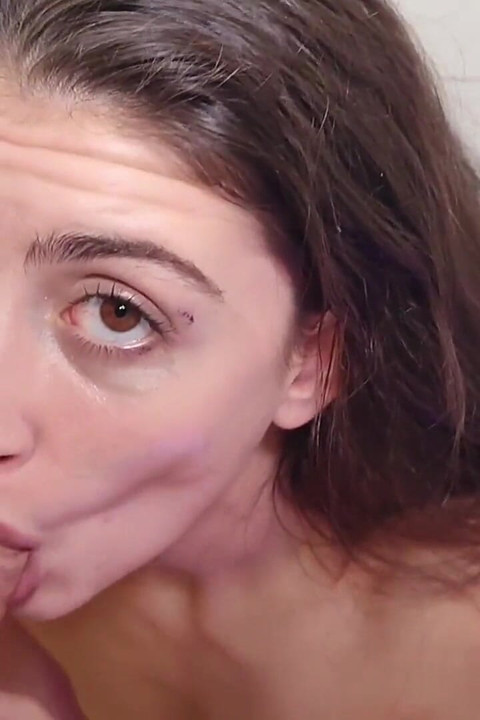 Follando mis ojos y la nariz con una gran polla