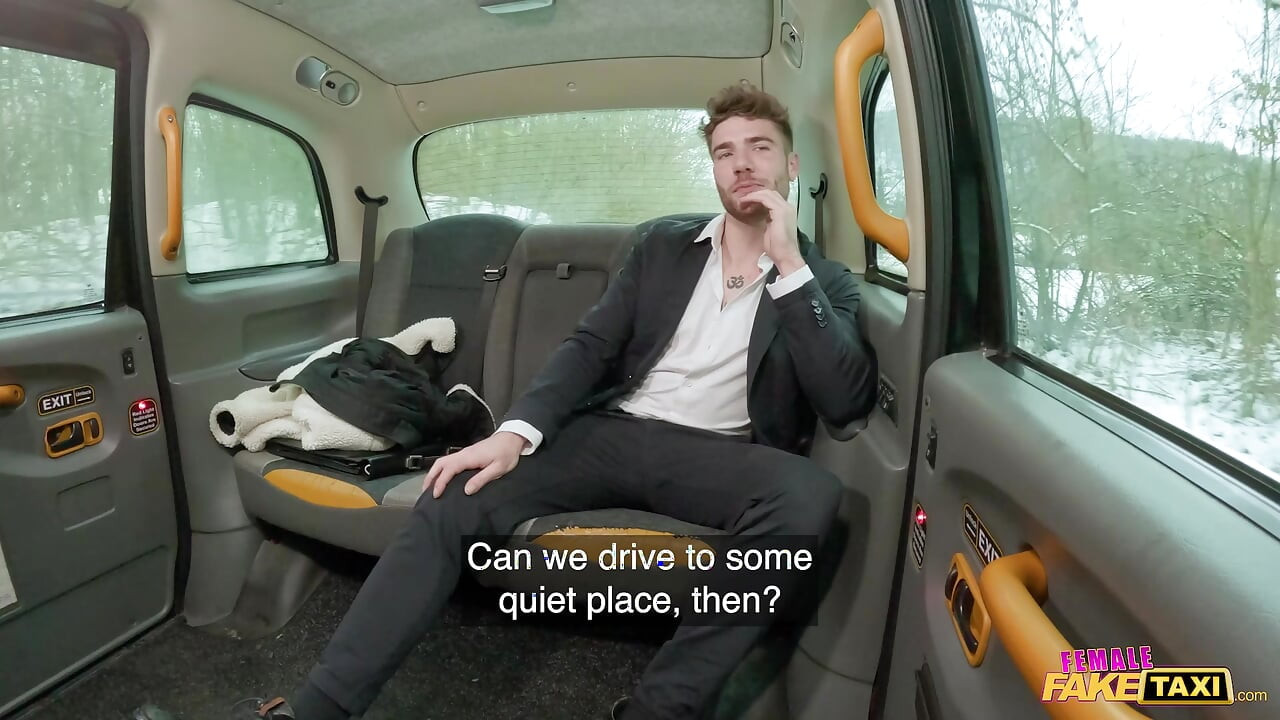 Şımarık bir erkek model tarafından sert sikiliyorum - kadın fake taxi