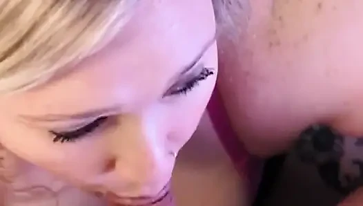 Piggy Rose сосет толстый член медведя в прямом видео от первого лица