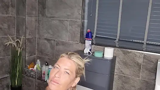 Bathroom BJ & Cum Swallow