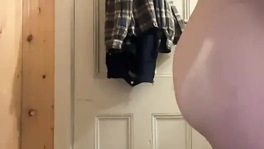 Hana Banyoda Amını Bir Bardak Su Ile Temizliyor