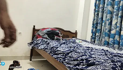 Apni Girlfriend Ko Apne Room Mein Chupke Se Bulaya