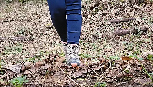 Nerdy Faery Goes Kencing