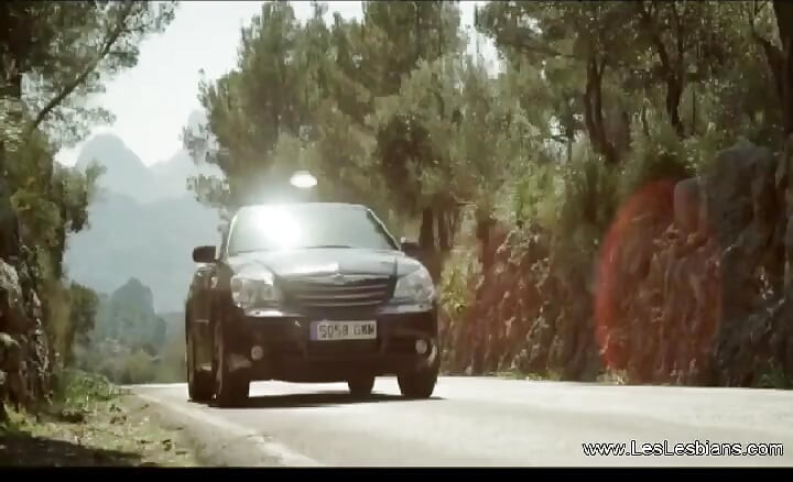 عشق پرشور لزبین روی ماشین