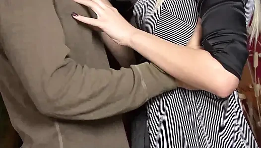 Çirkin adam azgın sarışınla sikişiyor