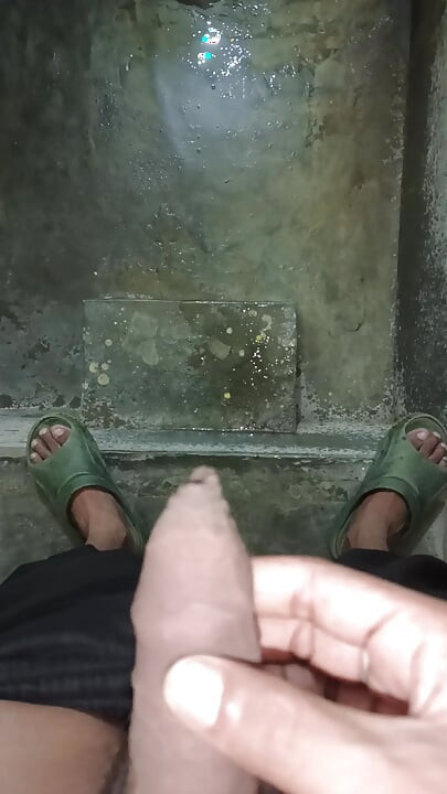 Piss and cumshot from girlfriend hand