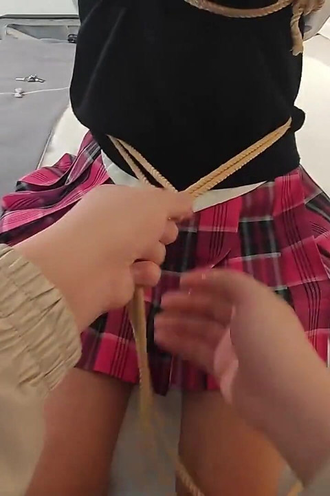 First-person Perspective Records the Entire Process of Restraining and Tickling His Girlfriend