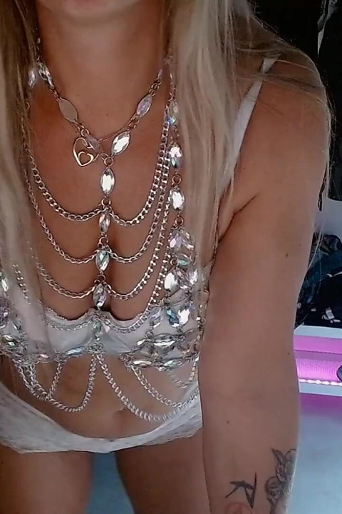 Hot Momma Striptease and Solo Play