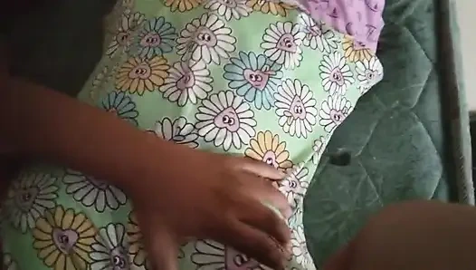 Heißes mädchen remido mit erstaunlichen dicken titten und hungriger muschi mit Lust spaß musterbation