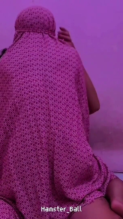 Ključni trenutak iz javnosti! Velike sise osjećaju moj veliki kurac iza džamije dok glasno ne zastenje